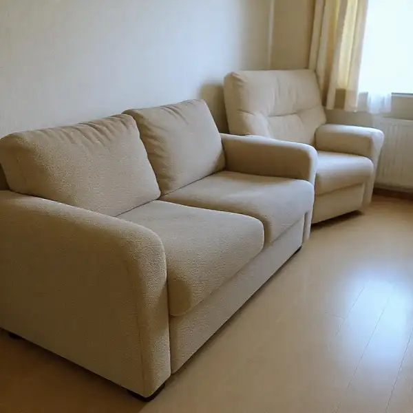 Выездная чистка мягкой мебели в студии - после уборки